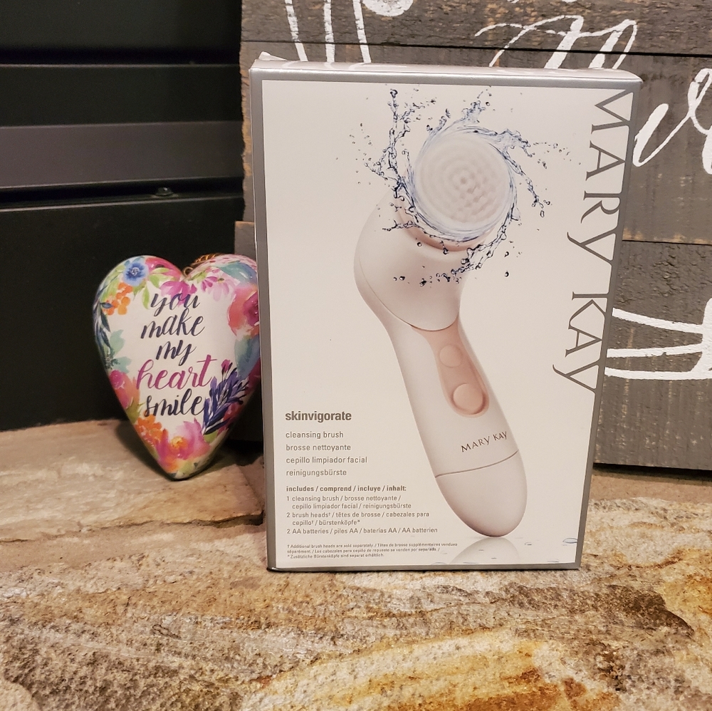 *NEW* Mary Kay Skinvigorate Brush